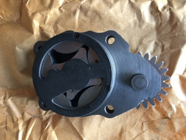 PC240-8機油(you)泵