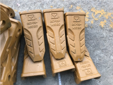 PC300挖掘機(ji)鬭(dou)齒