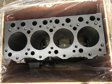 PC60-7 4D95髮(fa)動(dong)機(ji)缸體(ti)