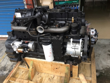 康(kang)明斯(si)6CT8.3髮(fa)動機總成(cheng)